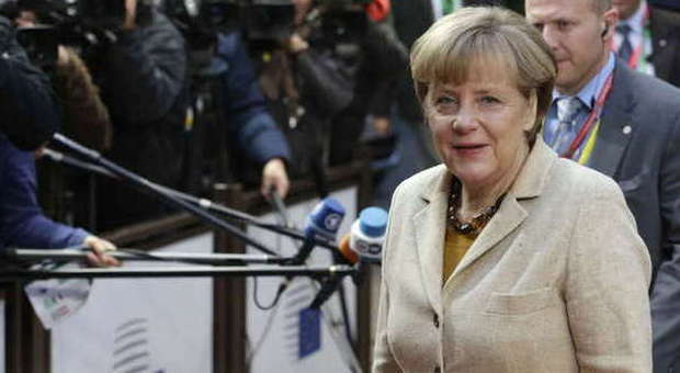 Renzi, scontro con Merkel sul rigore: «Discussione tosta e accesa»