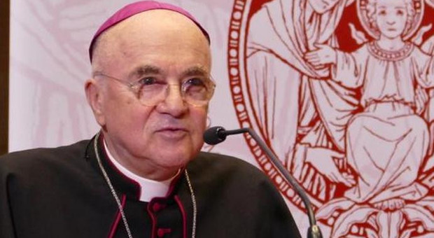 Chi è Monsignor Viganò, l'arcivescovo che ha accusato Papa Francesco
