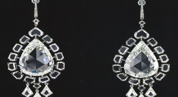 Diamanti, platino, rubini: i gioielli rubati verano assicurati per 8,6 milioni di dollari