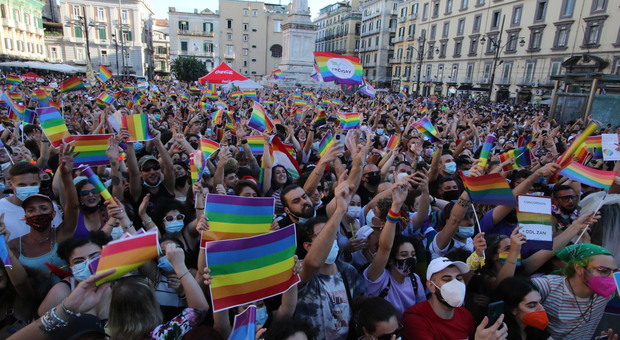 Napoli, al Pride sfida elettorale: partecipano 4 candidati, solo Maresca si smarca