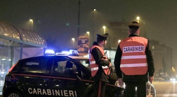 Osimo, danneggia il bus e minaccia e insulta i viaggiatori: arrestato