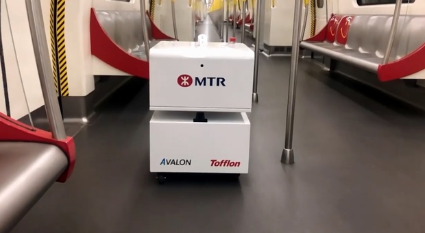 Hong Kong, robot per sanificare vagoni e stazioni della metro