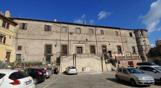 Compra casa nel Castello Orsini, ma dopo 31 anni scopre che non è vero: il Comune può farne un museo
