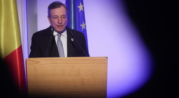 Draghi, sferzata alla Ue: «Serve un cambiamento radicale». La (quasi) discesa in campo