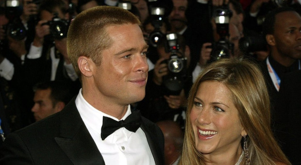 Jennifer Aniston risponde ad una domanda sulla fine della storia con Brad Pitt facendo una battuta