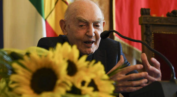 Morto Aldo Masullo, addio al filosofo di Napoli: aveva compiuto 97 anni a Pasqua