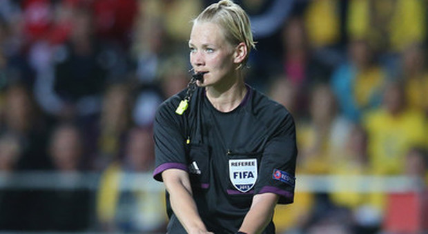 Germania, Bibiana Steinhaus è la prima donna arbitro in Bundesliga