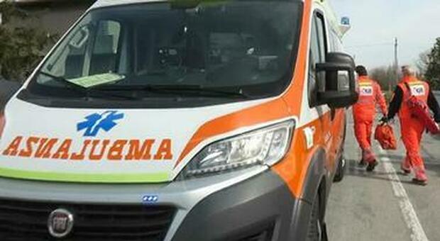 AMBULANZA Soccorsi dopo un incidente stradale