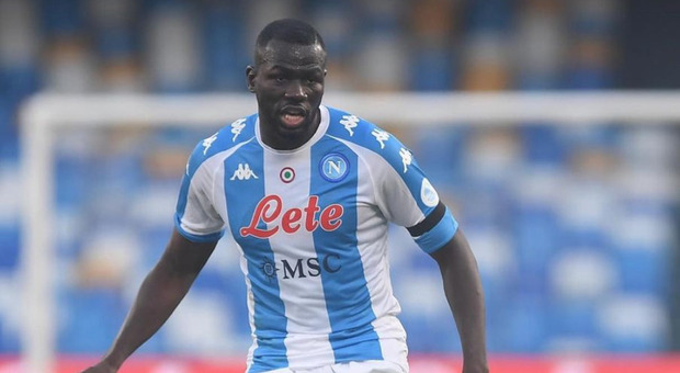 Napoli, Koulibaly protagonista Uefa: «Inviterei un razzista a star con me»