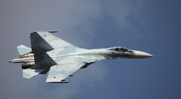 Caccia russo Su-27 «abbattuto» a Belgorod, il video dello schianto. È il secondo aereo del Cremlino a precipitare oggi