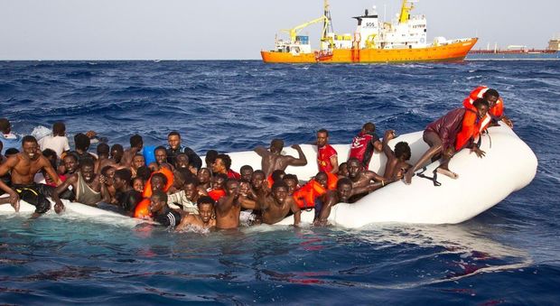 Un salvataggio a largo di Lampedusa
