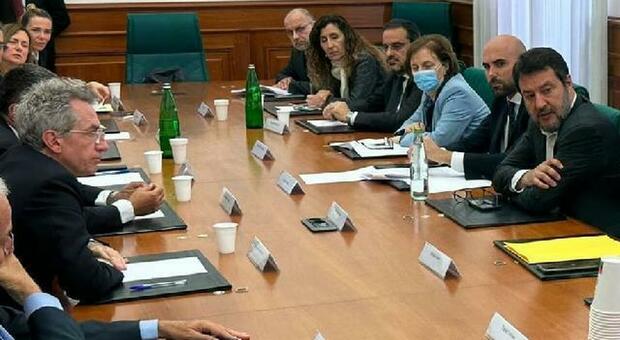 Gaetano Manfredi al tavolo con Matteo Salvini