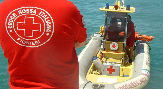 Ancona, si infortuna ad una gamba a bordo della barca: arriva l'idroambulanza