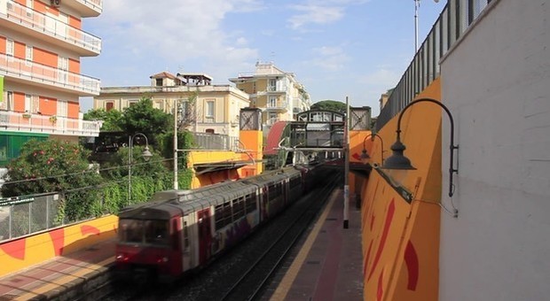 Circumvesuviana, treni con 10 minuti di ritardo: «La nostra protesta dopo le botte al capotreno»