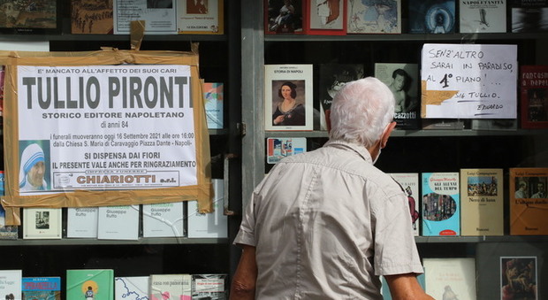 Tullio Pironti morto a Napoli, pellegrinaggio in libreria: «Sarà sempre la tua casa»
