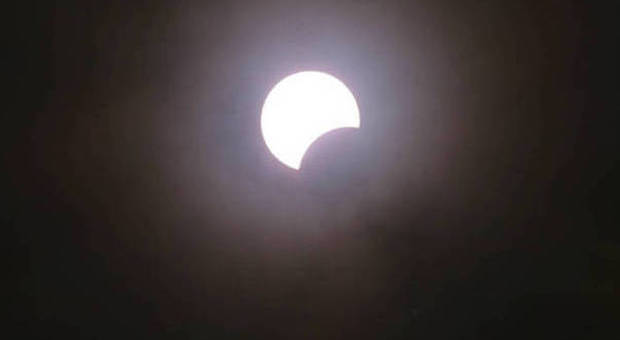 L'eclissi di Sole: ecco come vederla in modo sicuro senza danneggiare la vista