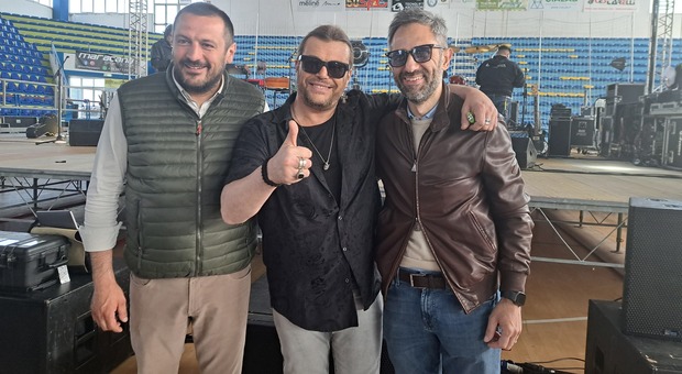 Grignani, a Porto San Giorgio vince l'anima rock: «In tanti mi criticano? Non me ne frega nulla»