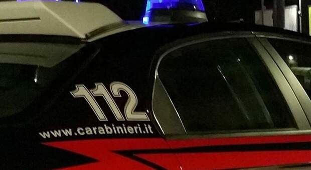 Aggredisce la madre poi si scaglia contro i carabinieri: arrestato 36enne