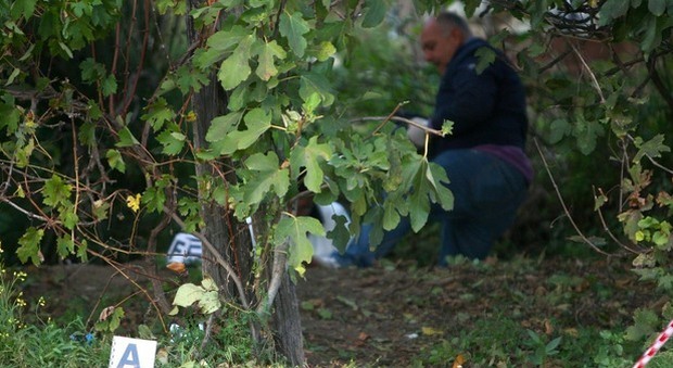 Cadavere di donna nel Salernitano sul corpo ferite da arma da taglio