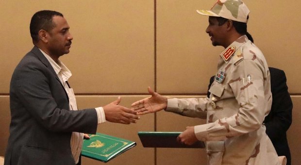 Il Sudan volta pagina: via la Giunta militare, firmato l'accordo per la nuova Costituzione