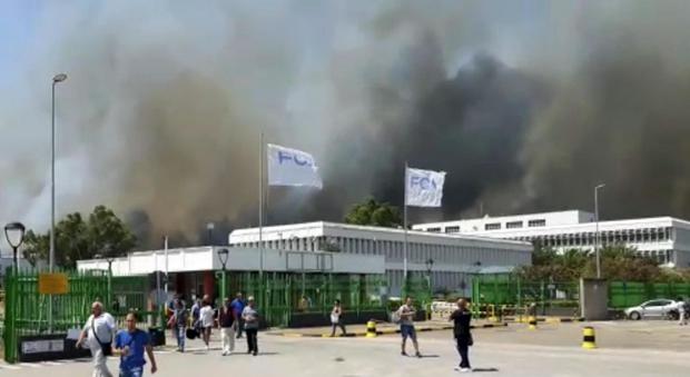 Termoli, grosso incendio: evacuato stabilimento Fiat Video