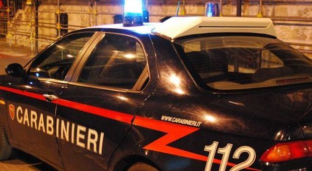 Strappa il cellulare a un 13enne, arrestato giovane ubriaco a Salerno