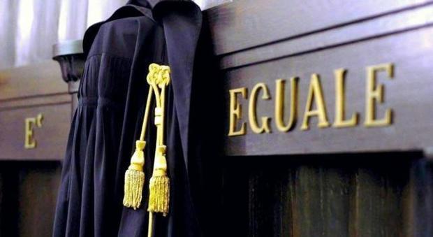 Gelosia, lettere anonime e denunce: carabiniere e poliziotto in tribunale