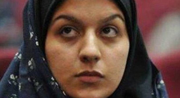 Uccise l'uomo che l'ha violentata: Reyhaneh è stata impiccata. La madre disperata su Fb: "Ha ballato sulla forca"