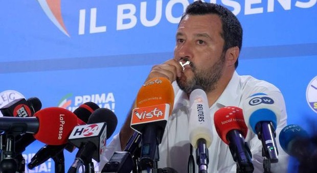 «Ora cambiamo i vincoli dell'Europa», ma Salvini frena i suoi sulla crisi di governo
