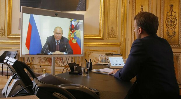 Macron sente Putin, il gelo dopo il colloquio: «Il peggio deve ancora venire»