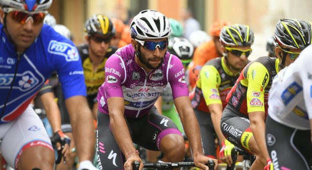 Giro d'Italia, Gaviria vince e firma il poker: Dumoulin conserva la maglia rosa