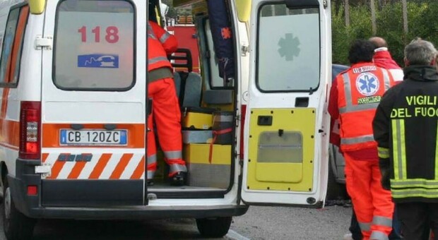 Vigile del fuoco colpito da un tronco. Trasportato ad Ancona ha subito vari traumi e ferite