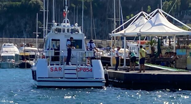 Il soccorso della guardia costiera di Salerno nelle acque di Cetara