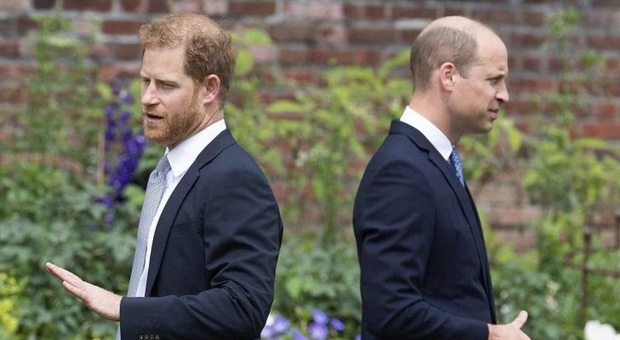 Harry e William, niente tregua tra i due fratelli e il palazzo conferma: «Nessun incontro». Il duca e la breve riunione con Re Carlo, poi la notte in hotel