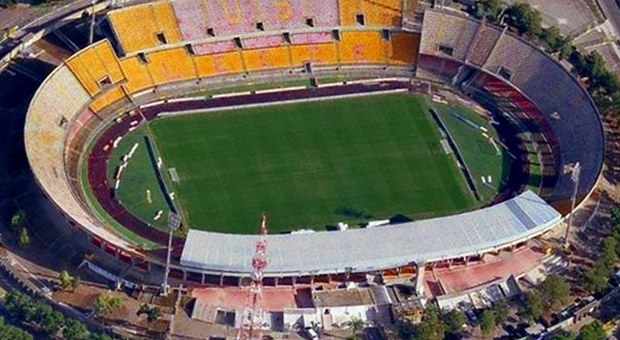 Bando per lo stadio, cifre confermate. Il presidente dell'Us Lecce: «Valuteremo». Si rischia la rottura