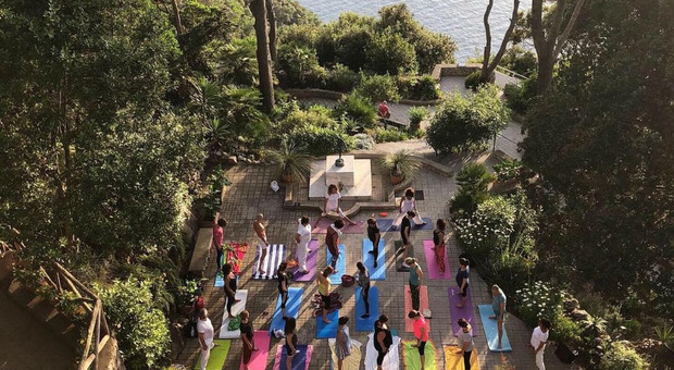 Capri: lezione di yoga al tramonto a Villa Lysis, per celebrare insieme l'equinozio d'autunno