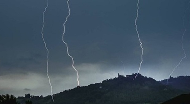 Pericolo temporali in varie zone delle Marche: allerta meteo prolungata di 24 ore