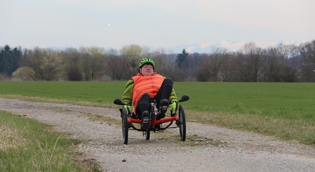 Vince il morbo di Parkinson, in bici dalla Germania per ringraziare il Santo