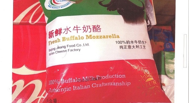 La mozzarella di bufala falsa made in china, non poteva mancare un'altra eccellenza tra le contraffazioni cinesi