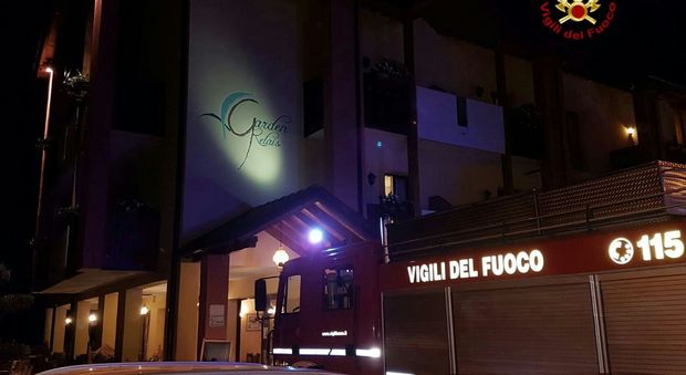 Incendio nella notte al Garden Relais: evacuati i 60 ospiti dell'albergo