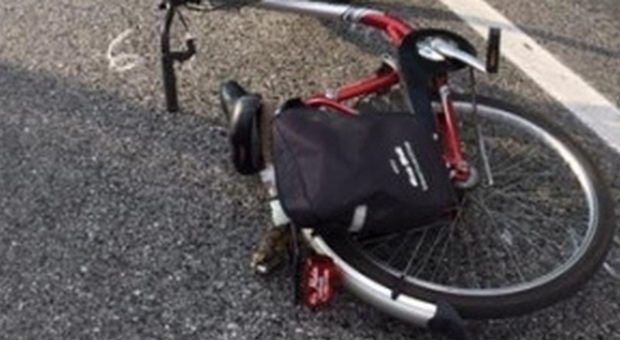 Bambino di 10 anni in bici investito da un furgone: è grave. Il piccolo non avrebbe rispettato la precedenza