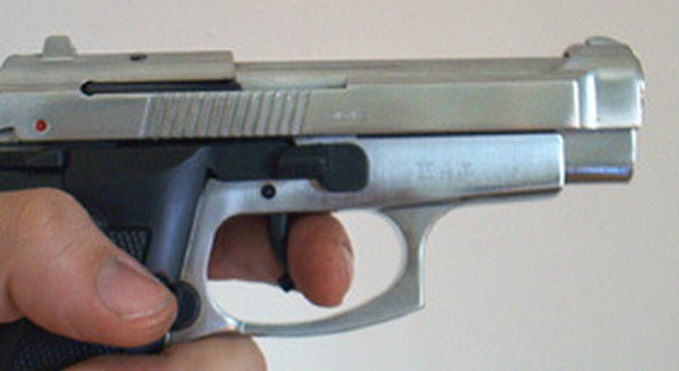 Choc nel Napoletano: ragazzino in classe con una pistola scenica