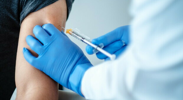 Vaccino, come e quando faremo il richiamo? Test sulla risposta immunitaria