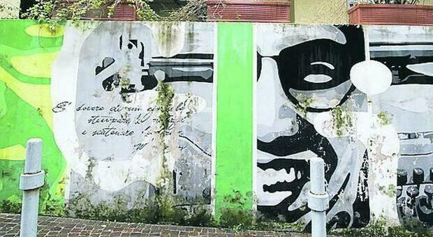 Giancarlo Siani, l'impegno di don Palmese: «Pronti a salvare il murale dal degrado, i simboli vanno curati»