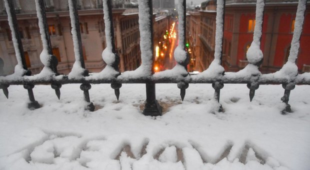 Neve sull'Italia da Nord a Sud: Castelli Romani e Vesuvio imbiancati