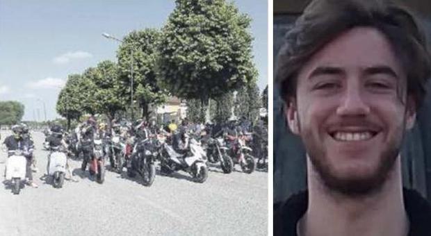 Gli amici biker sono arrivati in moto per l'ultimo saluto a Stefano
