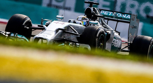 La Mercedes W05 di Lewis Hamilton, una monoposto anche verde