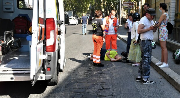 Roma, turista inglese cade in una buca e si ferisce: lungotevere, asfalto groviera