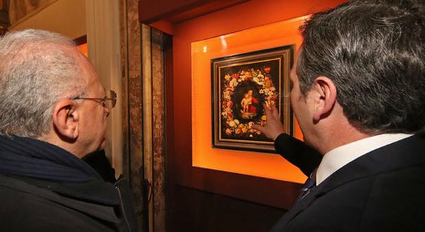 La Madonna col Bambino in una ghirlanda di fiori: inaugurata la mostra a Donnaregina
