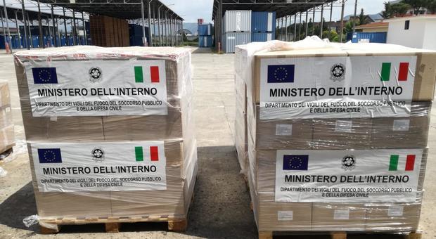 Emergenza lenzuola a Napoli, Salvini invia 2.500 completi letto al Cardarelli